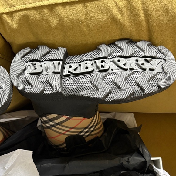 Burberry Black and Beige Plaid Rain Boots - Picture 4 of 5